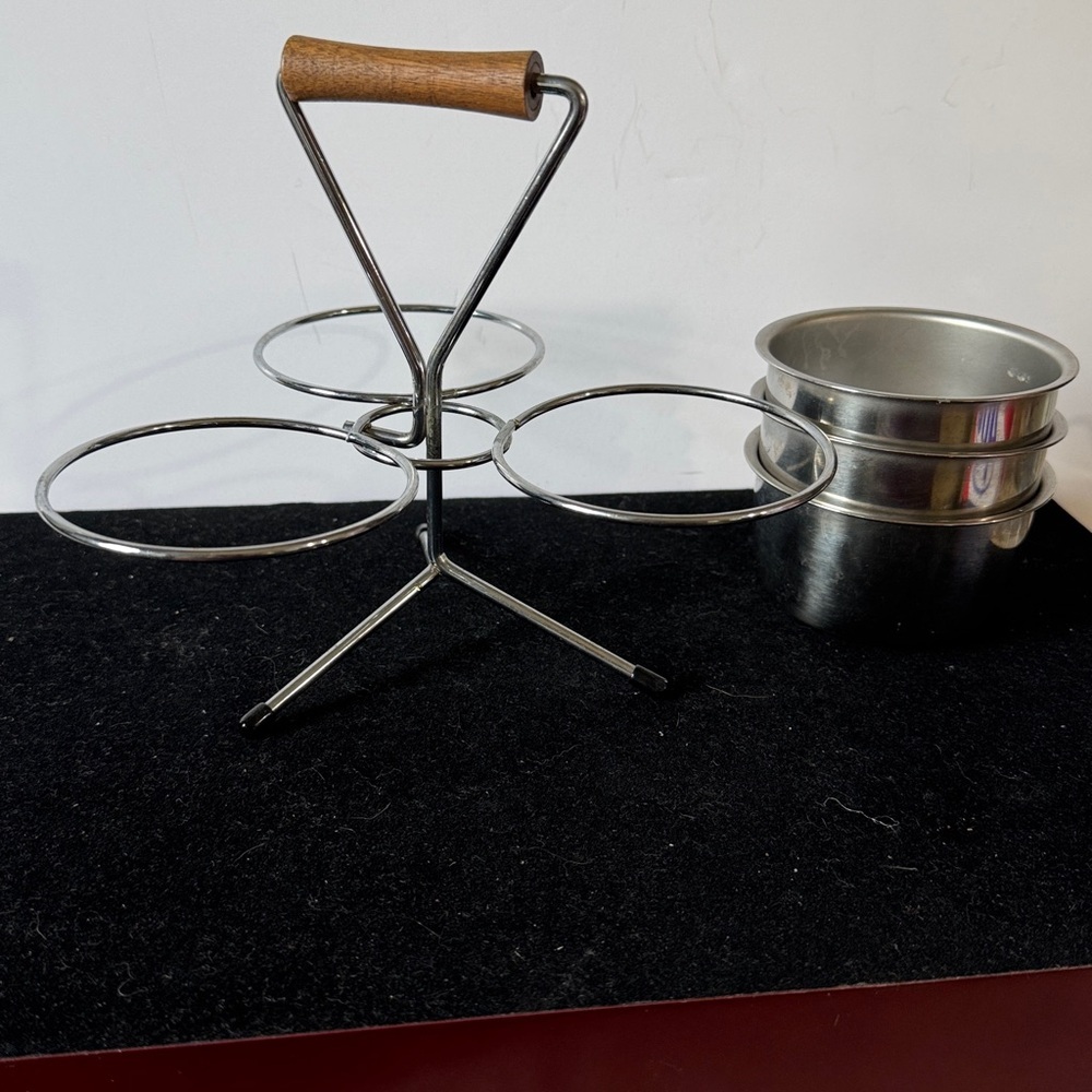 Vintage (MCM) condiment caddy w/three stainless steel bowls and a wooden handle - Picture 2 of 2